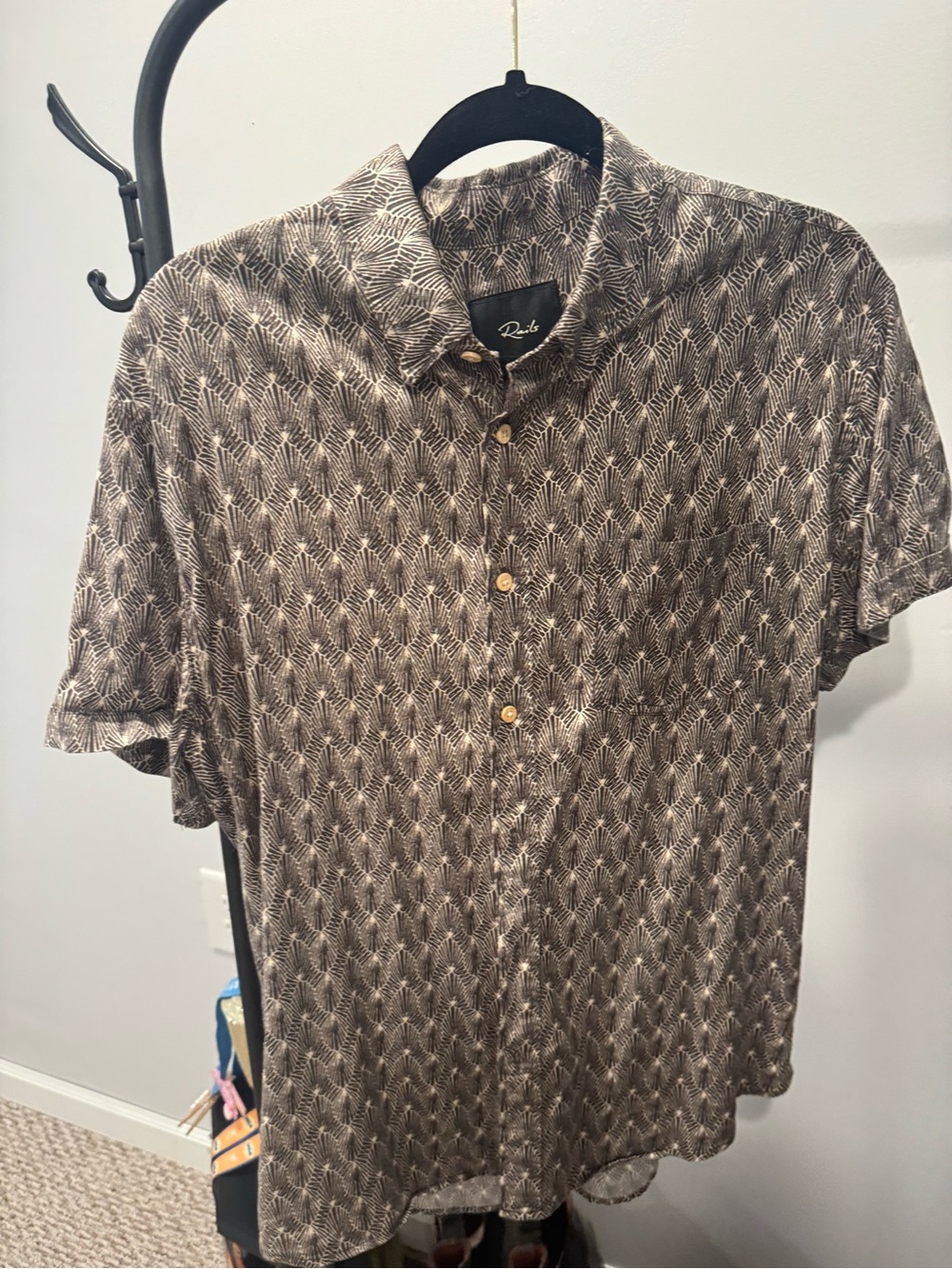 Rails Men's Brown Leaf-Pattern Short Sleeve Button-Down Shirt